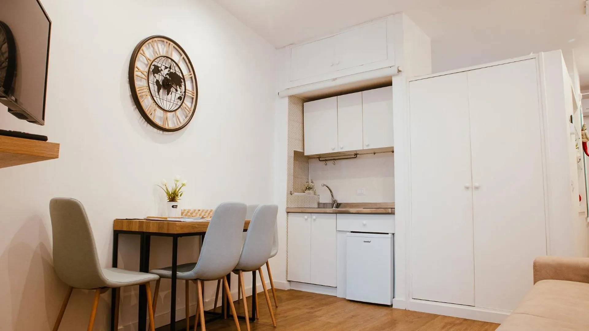 Serra Di Cassano Apartment contacts